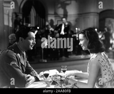 ROBERT TAYLOR als Roy Cronin und Vivien Leigh als Myra in der Waterloo Bridge 1940 Regisseur Mervyn LeRoy spielen Robert E. Sherwood Metro Goldwyn Mayer Stockfoto