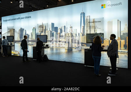 Barcelona, Spanien. Nov, 2019 19. Der Stand von Microsoft während der Messe. Ersten Tag des Smart City Expo Weltausstellung, die Städte zu befähigen und kollektivieren städtischen Innovation. Es hat den Besuch von 400 internationalen Experten, 45.000 m 2 und 844 Unternehmen weltweit. Es findet statt vom 19. bis 21. Nov 2019. Credit: SOPA Images Limited/Alamy leben Nachrichten Stockfoto