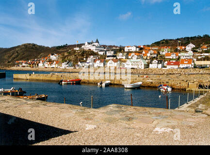 MÖLLE Skåne Schweden die malerische Aussicht vom Hafen mit Kullaberg Natur reserv im Fond Stockfoto