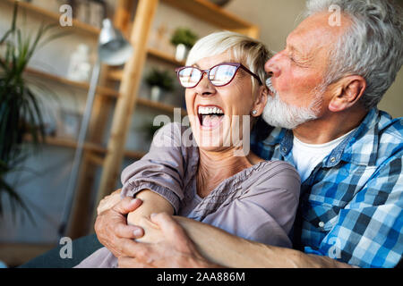 Freundliche senior Paar das Leben genießen und Zeit miteinander zu verbringen Stockfoto