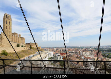 Blick auf die Kathedrale La Seu Vella, vom Aufzug, LLeida, Katalonien, Spanien Stockfoto