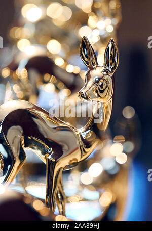 Baden Baden, Deutschland. Nov, 2019 20. Bambi Trophäen sind im Festspielhaus gezeigt. Am 21.11.2019 Die 71. Bambi-Preis vergeben. Credit: Uli Deck / dpa/Alamy leben Nachrichten Stockfoto