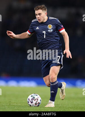 Schottlands James Forrest in Aktion während der Europameisterschaft 2020 qualifizieren im Hampden Park in Glasgow. Stockfoto