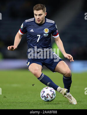 Schottlands James Forrest in Aktion während der Europameisterschaft 2020 qualifizieren im Hampden Park in Glasgow. Stockfoto