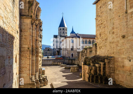 Frankreich, Saone-et-Loire, Maconnais, Cluny, Glockenturm der Kirche der Benediktinerabtei von Cluny // Frankreich, Saône-et-Loire (71), Mâconnais, Cluny, Stockfoto