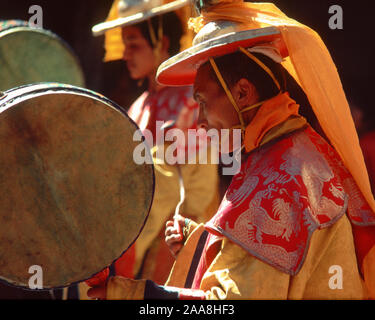 Musiker-Mönche in Mane Rimdu Festival, Thyangboche, Nepal Stockfoto