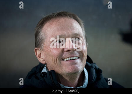 High Wycombe, UK. Nov, 2019 19. England U20 Manager Paul Simpson während der internationalen Match zwischen England U20 und U21 im Adams Island Park, High Wycombe, England am 19. November 2019. Foto von Andy Rowland. Credit: PRiME Media Images/Alamy leben Nachrichten Stockfoto