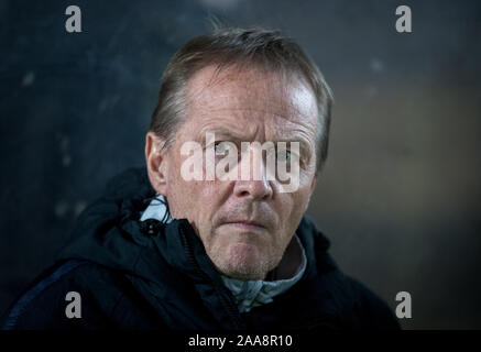 High Wycombe, UK. Nov, 2019 19. England U20 Manager Paul Simpson während der internationalen Match zwischen England U20 und U21 im Adams Island Park, High Wycombe, England am 19. November 2019. Foto von Andy Rowland. Credit: PRiME Media Images/Alamy leben Nachrichten Stockfoto