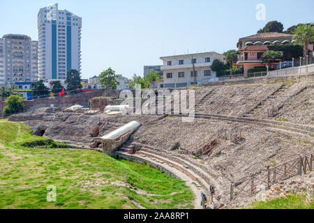 Alte ruiniert Amphitheater im Zentrum der Stadt Durres in Albanien Stockfoto