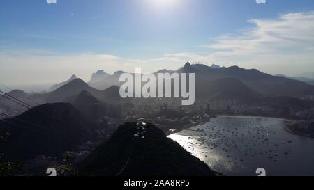 Luftaufnahme von Rio de Janeiro bei Sonnenuntergang Stockfoto