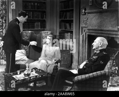 ROBERT TAYLOR als Roy Cronin Vivien Leigh als Myra und C. AUBREY SMITH als der Herzog in der Waterloo Bridge 1940 Regisseur Mervyn LeRoy spielen Robert E. Sherwood Metro Goldwyn Mayer Stockfoto