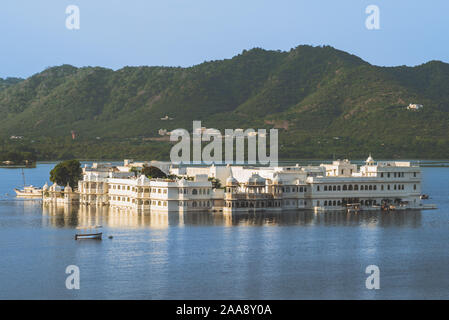 Lake Palace in der weißen Stadt, Udaipur, Rajasthan, Indien Stockfoto