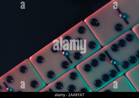 Close up Schöne vintage Domino in der Farbe Licht. Hintergrund banner Textur. Stockfoto