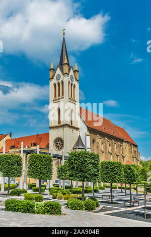 Die Kirche Unserer Lieben Frau von Ungarn (Magyarok Nagyasszonya templomot) auf dem Hauptplatz der Fo-ter in Keszthely, Ungarn, Europa Stockfoto