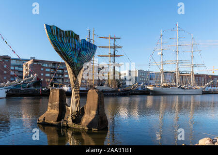 Turku, Finnland - 21. Juli 2017: Tall Ships in Turku Hafen vertäut während das Rennen für die Tall Ships'', die das größte in Europa, kostenlos, Familie Festival. Stockfoto