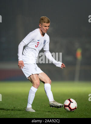 High Wycombe, UK. Nov, 2019 19. Alex Cochrane (Brighton & Hove Albion) von England U20 während der internationalen Match zwischen England U20 und U21 im Adams Island Park, High Wycombe, England am 19. November 2019. Foto von Andy Rowland. Credit: PRiME Media Images/Alamy leben Nachrichten Stockfoto