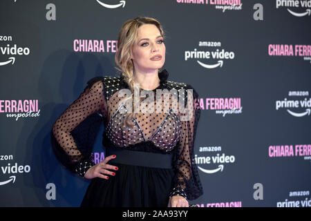 Gäste, die rosa Teppich bei der Premiere von "Chiara Ferragni Ungebuchte" in Rom Stockfoto