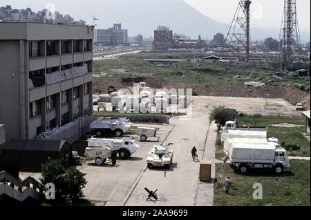 5. August 1993 während der Belagerung von Sarajevo: Der französische UN-Basis, neben dem bhrt Gebäude (Television Centre), im Westen der Stadt. Stockfoto