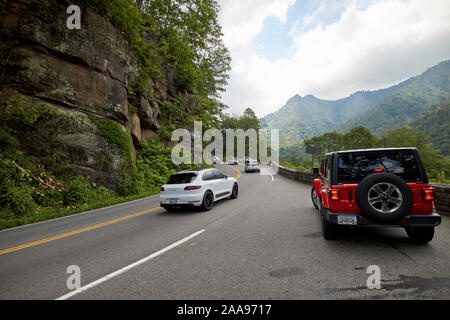 Parken in Layby auf Parkway us 441 highway Route durch Great Smoky Mountains National Park mit Blick auf Chimney tops Usa Stockfoto