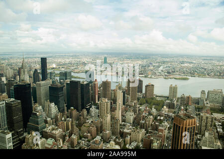Panoramablick Blick aus der Vogelperspektive auf Midtown Manhattan und New Jersey über den Hudson River, New York Stockfoto