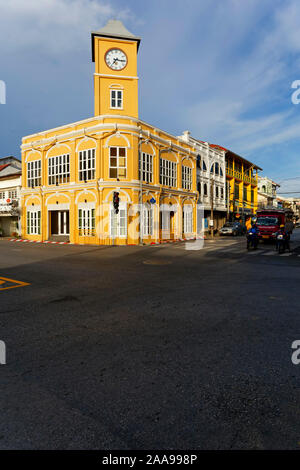 Promthep Clock Tower & Baba Museum, Phuket Town, Thailand Stockfoto