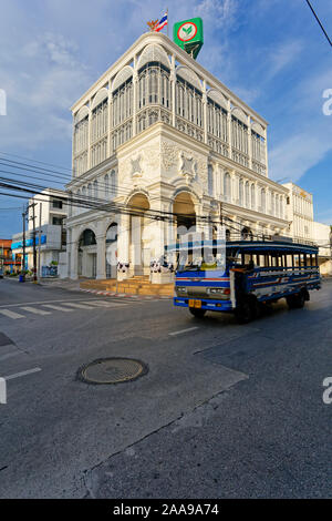 Historische Kasikorn Bank Gebäude, Phuket Town, Thailand Stockfoto