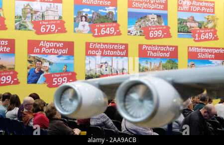 20 November 2019, Sachsen, Leipzig: Travel bietet auf der Touristik & Caravaning (TC) Messe vorgestellt werden. Am Mittwoch (20.11.2019) die Tore zur größten Reisemesse in Mitteldeutschland für den 30 Mal geöffnet. Bis 24.11.2109 531 Aussteller aus der ganzen Welt werden sich an der TC vorhanden. Partner in diesem Jahr ist die Region Erzgebirge. Foto: Sebastian Willnow/dpa-Zentralbild/dpa Stockfoto