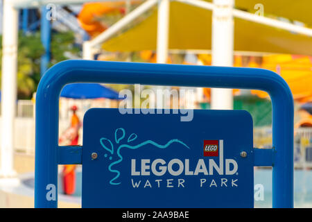 'Dubai, Dubai/Vereinigte Arabische Emirate - 16.11.2019: Legoland Dubai Wasser Park Resort für Kinder Eingangsschild Luxus reisen Resort destinati Stockfoto