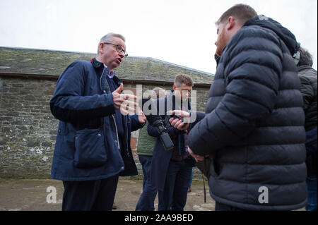 Unter einem EMBARGO BIS 17:30 Heute (20. NOVEMBER 2019) Glasgow, UK. Nov, 2019 20. Bild: Michael Gove MP - Kanzler des Herzogtums Lancaster. Herr Gove wird gesehen, Campaigning in Schottland der Tories stimmen für die Bundestagswahl am 12. Dezember zu sichern. Credit: Colin Fisher/Alamy leben Nachrichten Stockfoto