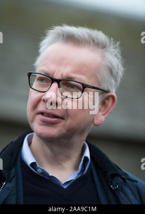 Unter einem EMBARGO BIS 17:30 Heute (20. NOVEMBER 2019) Glasgow, UK. Nov, 2019 20. Bild: Michael Gove MP - Kanzler des Herzogtums Lancaster. Herr Gove wird gesehen, Campaigning in Schottland der Tories stimmen für die Bundestagswahl am 12. Dezember zu sichern. Credit: Colin Fisher/Alamy leben Nachrichten Stockfoto