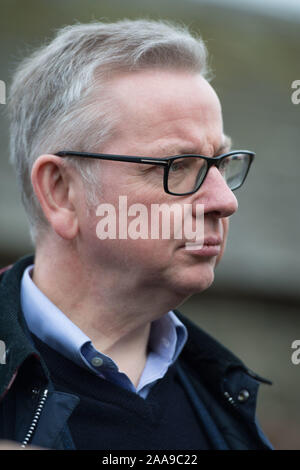 Unter einem EMBARGO BIS 17:30 Heute (20. NOVEMBER 2019) Glasgow, UK. Nov, 2019 20. Bild: Michael Gove MP - Kanzler des Herzogtums Lancaster. Herr Gove wird gesehen, Campaigning in Schottland der Tories stimmen für die Bundestagswahl am 12. Dezember zu sichern. Credit: Colin Fisher/Alamy leben Nachrichten Stockfoto