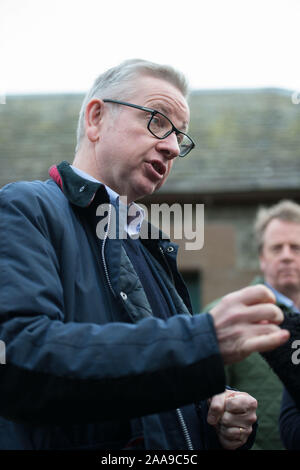 Unter einem EMBARGO BIS 17:30 Heute (20. NOVEMBER 2019) Glasgow, UK. Nov, 2019 20. Bild: Michael Gove MP - Kanzler des Herzogtums Lancaster. Herr Gove wird gesehen, Campaigning in Schottland der Tories stimmen für die Bundestagswahl am 12. Dezember zu sichern. Credit: Colin Fisher/Alamy leben Nachrichten Stockfoto