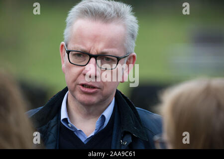 Unter einem EMBARGO BIS 17:30 Heute (20. NOVEMBER 2019) Glasgow, UK. Nov, 2019 20. Bild: Michael Gove MP - Kanzler des Herzogtums Lancaster. Herr Gove wird gesehen, Campaigning in Schottland der Tories stimmen für die Bundestagswahl am 12. Dezember zu sichern. Credit: Colin Fisher/Alamy leben Nachrichten Stockfoto