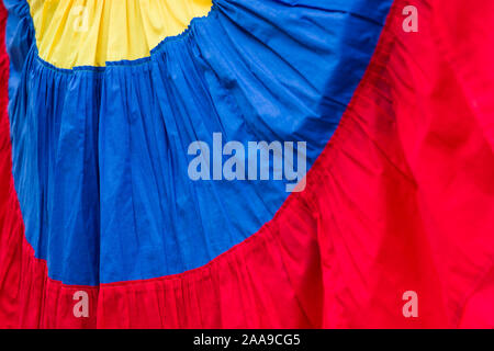 Closeup Detail des Palenquera, Obst Verkäufer, Kleid in den Farben der kolumbianische Flagge Stockfoto