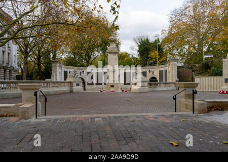 Die neu errichtete Portsmouth Kriegerdenkmal Eingang, Portsmouth, Hampshire, Großbritannien Stockfoto