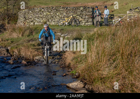 Mountainbiken in kentmere Cumbria Stockfoto