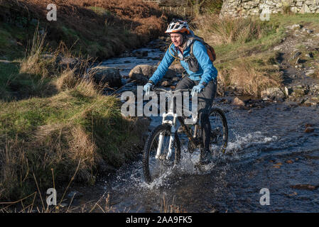 Mountainbiken in kentmere Cumbria Stockfoto