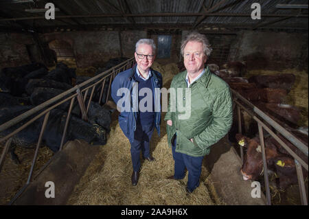 Unter einem EMBARGO BIS 17:30 Heute (20. NOVEMBER 2019) Glasgow, UK. Nov, 2019 20. Im Bild: (L-R) Michael Gove MP - Kanzler des Herzogtums Lancaster; Alister Jack MP-Minister für Schottland. Herr Gove wird gesehen, Campaigning in Schottland der Tories stimmen für die Bundestagswahl am 12. Dezember zu sichern. Credit: Colin Fisher/Alamy leben Nachrichten Stockfoto