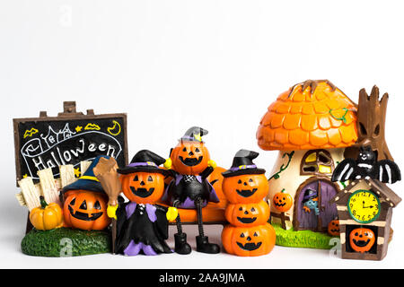 Partei in Familie Kürbis für Halloween Tag auf einem weißen Hintergrund. Stockfoto