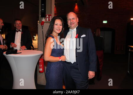 OB Dirk Hilbert mit Ehefrau Su Yeon Hilbert bei der 14. Hoffe Gala 2019 im Schauspielhaus. Dresden, 16.11.2019 Stockfoto