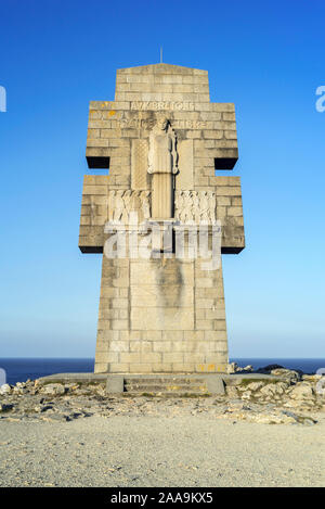 WW 2 Denkmal für die Bretonen des Freien Frankreich/Kreuz von Pen Hir, eröffnet von General Charles de Gaulle, Pointe de Pen-Hir, Bretagne, Frankreich Stockfoto