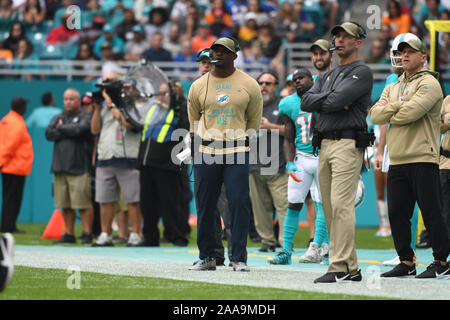 November 17, 2019: Head Coach Brian Flores in Aktion während der NFL Football Spiel zwischen den Miami Dolphins und Buffalo Bills im Hard Rock Stadion in Miami Gardens FL. Die Rechnungen besiegt die Delphine 37-20. Stockfoto