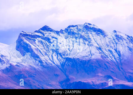 Panoramablick auf Snow Peaks, Schweizer Alpen Berge in der Morgendämmerung, Berner Oberland, Schweiz Stockfoto