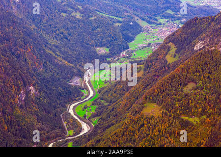 Lauterbrunnen Tal und die Berge der Schweizer Alpen, Schweiz Antenne herbst Blick in der Jungfrau Region Stockfoto