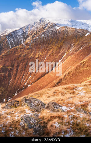 Winter Lake District Berglandschaft Skalen fiel die schneebedeckten Gipfel des Blencathra/Saddleback eine der Lakeland Fells in Cumbria Stockfoto