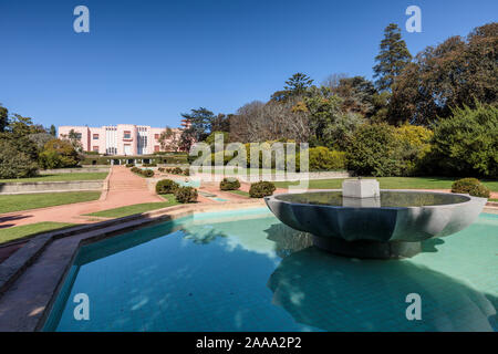 Serralves: ein Museum für moderne Kunst, ein 50er Haus und ein Park voller kleiner Winkel zu erforschen, für eine der am meisten besuchten Attraktion in Porto. Stockfoto