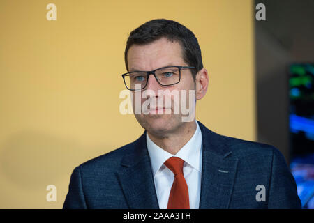 Thomas EISKIRCH, Bürgermeister von Bochum, Porträt, Porträt, Porträt, 7/8-Einzelbild, Einzelbild, Inbetriebnahme der neuen mega Paketzentrum der Deutschen Post DHL in Bochum, 18.11.2019. | Verwendung weltweit Stockfoto