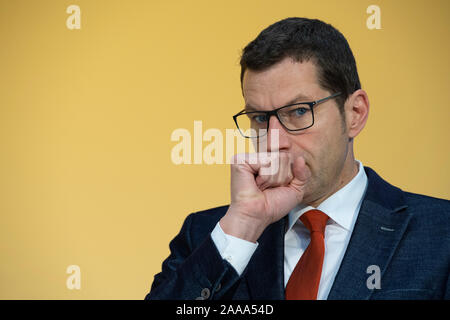 Thomas EISKIRCH, Bürgermeister von Bochum, Porträt, Porträt, Porträt, 7/8-Einzelbild, Einzelbild, Inbetriebnahme der neuen mega Paketzentrum der Deutschen Post DHL in Bochum, 18.11.2019. | Verwendung weltweit Stockfoto