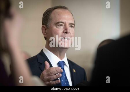 November 20, 2019, Washington, District of Columbia, USA: Vorsitzender des Geheimdienstausschusses ADAM SCHIFF (D-CA) hält eine Pressekonferenz in der Lobby des Longworth House Bürogebäude während einer Unterbrechung der Verhandlung mit dem Zeugnis Botschafter Gordon Sondland, November 20, 2019 (Bild: © Douglas Christian/ZUMA Draht) Stockfoto