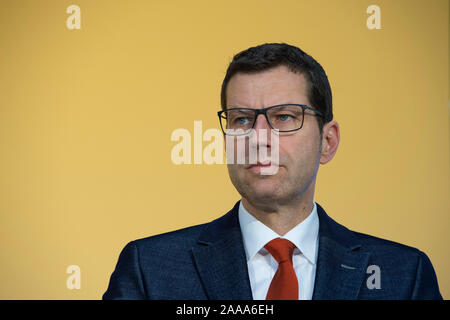 Thomas EISKIRCH, Bürgermeister von Bochum, Porträt, Porträt, Porträt, 7/8-Einzelbild, Einzelbild, Inbetriebnahme der neuen mega Paketzentrum der Deutschen Post DHL in Bochum, 18.11.2019. | Verwendung weltweit Stockfoto